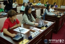 [평택 청소년의회] 전자투표하는 송북초 의원들