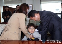 엄용수 밀양시장, 희귀난치성 학생 격려