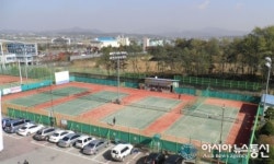 충남 논산 공설운동장 테니스장 ‘확 달라졌네’
