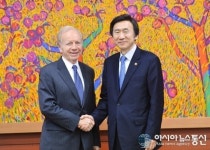 윤병세 외교부장관, 조셉 리버만 전 미 상원의원 접견