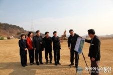 창원시의회 균형발전위, 웅동지구 복합관광레저단지 조성사업 현장 방문