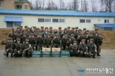 [포토] 연천 GOP서 장병등과 화이팅 외치고 있는 김진표 의원