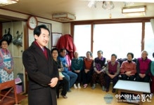 [포토] 안병용 의정부시장 호원1동 장수원 경로당 방문