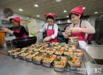 동대문구 목련회 회원들의사랑의도시락만들기