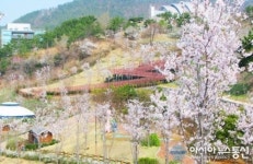 “고성공룡박물관서 봄의 여유 즐기세요!”