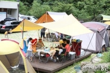 숲속에 누워 자연과 친구해요!