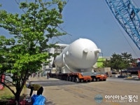 임시저장고로 이송되는 한울원전3호기 폐 증기발생기
