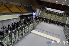 [세월호 침몰] 안산 ,올림픽체육관 분향소 찾아 입장하는 시민들