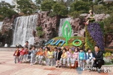 (김윤주 군포시장) 철쭉동산에서 아이들과 함께