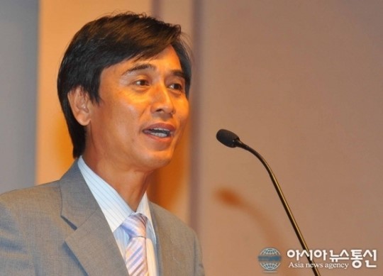 유시민 작가, 김문수 후보 배우자 설난영씨 비하 발언 논란... 사회적 존중 요구 속에서