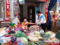 허성무 창원시장 후보, 명서시장 누비며 지지당부