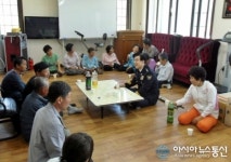 노인교통사고 예방 간담회 갖는 주의영 울진경찰서장
