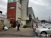 거리청소 선거운동 펼치는 장학연 울진군의원 후보
