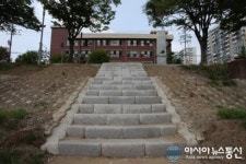 이민근 안산시의원, 중앙중학교 앞 안산천변 계단 설치 학생 통학 불편 해소