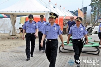 포항 해수욕장 현지점검하는 남상욱 동해해경청장