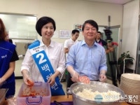 (포토-백혜련) 백혜련 후보, 버드내 노인복지관서 배식봉사