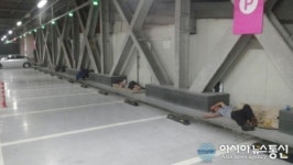 (르포)노숙자 모텔로 변한 수원역, 대책마련 없어