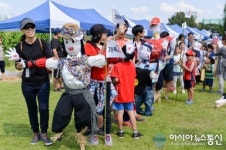 몽촌토성 내성농장 허수아비 가족품에서