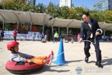 이필운 안양시장, 어린이와 직접 경기 펼치며