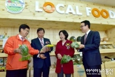 벽제농협 관산지점 로컬푸드 직매장 둘러 보는 최성 고양시장
