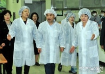 급식시설 둘러보는 이재정 경기교육감