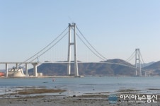 (속보) 심하게 흔들리는 여수와 광양을 잇는 이순신대교 전면통제…
