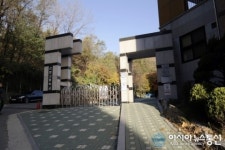 수험생 입장 시간이 마감돼 닫혀있는 산본고등학교