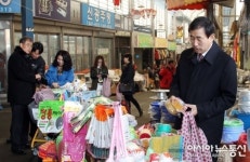 조길형 충주시장, 전통시장 장보기
