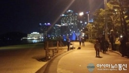 부산 해운대를 누비며 즐기는 사람들