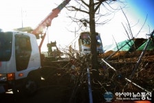 평택서 마을버스 전봇대 추돌 12명 부상