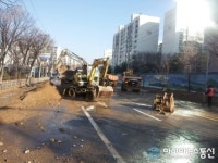 평택시 송북동 동부아파트 옆도로 광역상수도관 파열돼