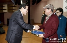 충남태안군, 팜 카밀레에 우수관광농원 지정패 전달