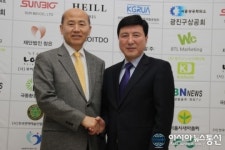 정충의 극동환경 대표, 이만의 전 장관과 환담