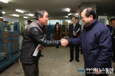최재유 제2차관, 설맞이 성남분당우체국 격려금 전달