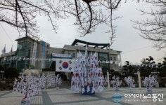 창원시 성산구청, 365일 태극기로 물들다