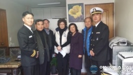 해군2함대 평택 신장2동에 사랑의 장학금 전달