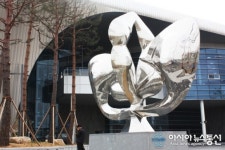 KTX 포항역사, 철(鐵)의 도시 이미지 관광객 호평