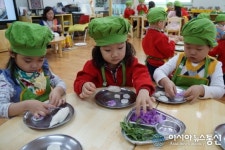 청주 비봉유치원, 쑥개떡·화전 만들며 오감 일깨워