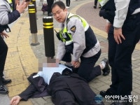 순찰 중 노상에 쓰러지는 시민을 발견, 심폐소생술로 구조