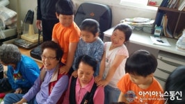 온양3동 행복키움단, 어버이날 맞이 카네이션 달아들이기 행사