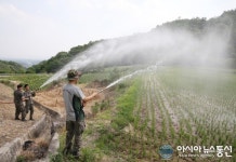 충주 엄정면,  민·관·군 협력 가뭄해갈 나서
