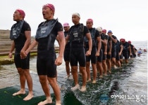 해군 해난구조대(SSU), 맨몸 원영(遠泳)훈련 시행