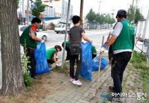 (포토)충주 문화동 직능단체 “도로변 잡초는 우리가 잡아요”