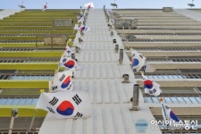 정선군 광복절 기념 아파트 밀집지역 태극기 달기 캠폐인 전개