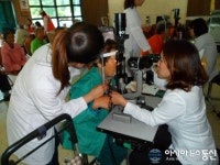 실로암안과병원 의료진 영월군 김삿갓면에서 무료안과진료 실시