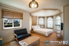 가을에 더 좋은 제주도, 커플.가족과 바다 조망 즐기고 싶다면 ‘라만차’ 펜션 추천