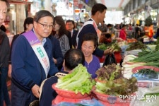남유진 구미시장, 구미새마을중앙시장서 장보기 행사