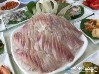 아름다운 바다 전경과 함께 맛있는 해산물을 느낄 수 있는 ‘다모아횟집’