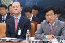 국토위 국감장서 서울외곽순환도로 통행료 인하 관련 답변하는 최성 고양시장