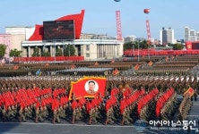 北열병식… 김정은, 인민과 대미 강경노선 강조